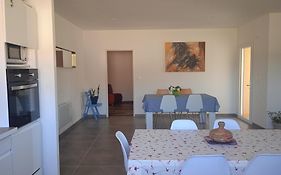 La Villa Des Muriers Tres Spacieuse Dans Un Environnement Calme